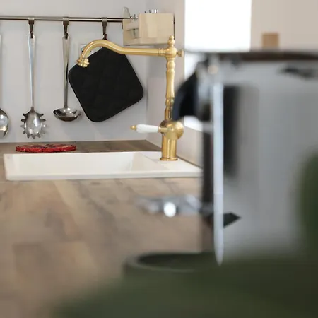 Jasmine Sol Retreat * Delvine