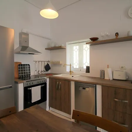 Jasmine Sol Retreat * Delvine