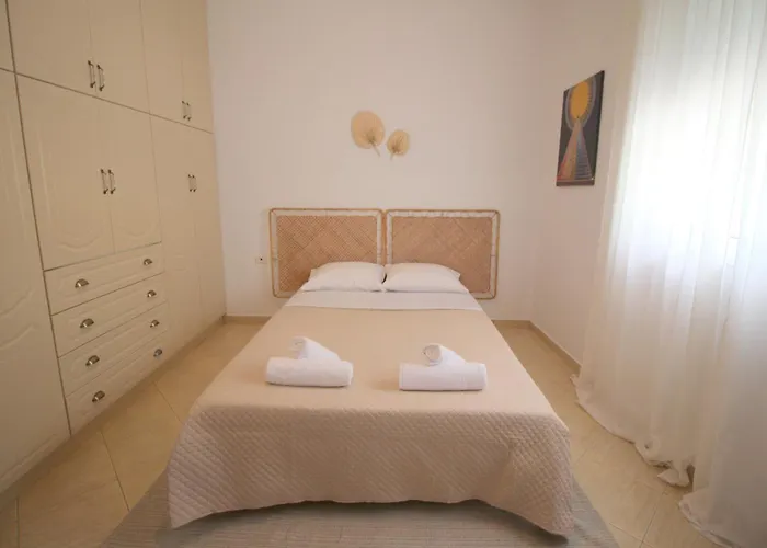 Jasmine Sol Retreat * Delvine