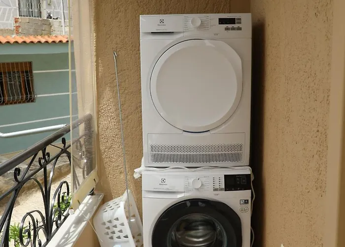 Jasmine Sol Retreat * Delvine