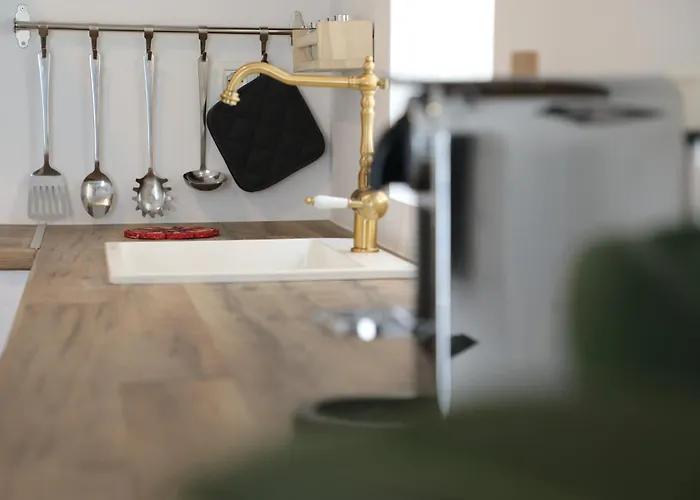 Jasmine Sol Retreat * Delvine