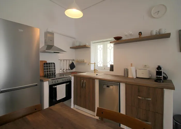 Jasmine Sol Retreat * Delvine